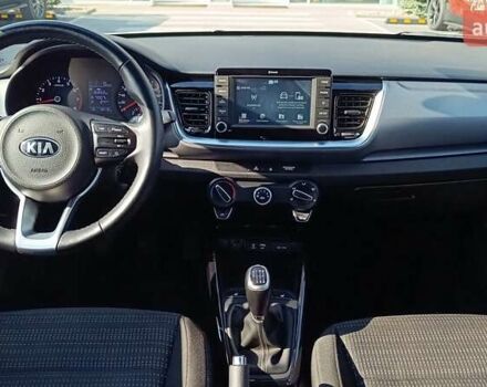 Белый Киа Stonic, объемом двигателя 1.37 л и пробегом 42 тыс. км за 15180 $, фото 7 на Automoto.ua