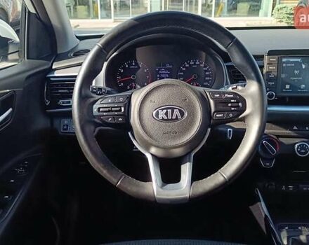 Белый Киа Stonic, объемом двигателя 1.37 л и пробегом 42 тыс. км за 15180 $, фото 8 на Automoto.ua