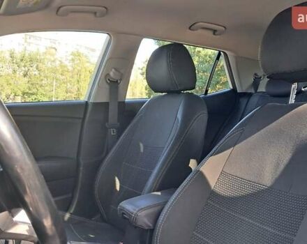 Белый Киа Stonic, объемом двигателя 1.37 л и пробегом 137 тыс. км за 13000 $, фото 12 на Automoto.ua