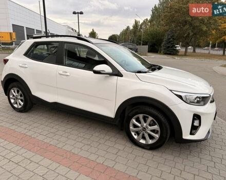 Білий Кіа Stonic, об'ємом двигуна 1.37 л та пробігом 87 тис. км за 16400 $, фото 7 на Automoto.ua