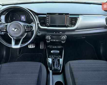 Білий Кіа Stonic, об'ємом двигуна 1.4 л та пробігом 68 тис. км за 15999 $, фото 1 на Automoto.ua