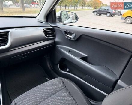 Білий Кіа Stonic, об'ємом двигуна 1.37 л та пробігом 87 тис. км за 16400 $, фото 29 на Automoto.ua
