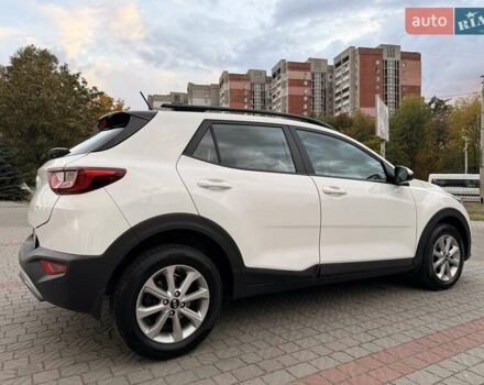 Білий Кіа Stonic, об'ємом двигуна 1.37 л та пробігом 87 тис. км за 16400 $, фото 13 на Automoto.ua
