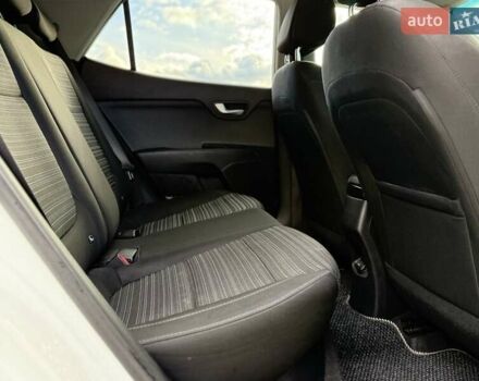 Білий Кіа Stonic, об'ємом двигуна 1.37 л та пробігом 68 тис. км за 17600 $, фото 42 на Automoto.ua
