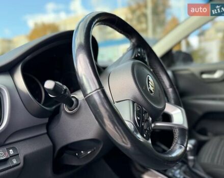 Білий Кіа Stonic, об'ємом двигуна 1.37 л та пробігом 68 тис. км за 17600 $, фото 34 на Automoto.ua