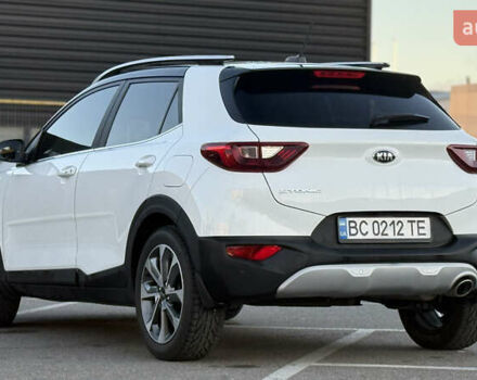 Білий Кіа Stonic, об'ємом двигуна 1.4 л та пробігом 68 тис. км за 15999 $, фото 3 на Automoto.ua