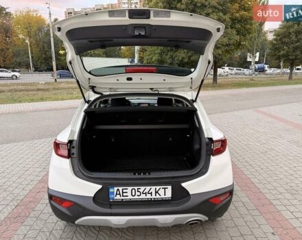 Білий Кіа Stonic, об'ємом двигуна 1.37 л та пробігом 87 тис. км за 16400 $, фото 20 на Automoto.ua