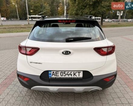 Білий Кіа Stonic, об'ємом двигуна 1.37 л та пробігом 87 тис. км за 16400 $, фото 11 на Automoto.ua