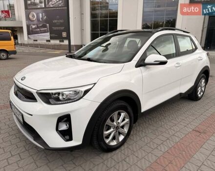 Білий Кіа Stonic, об'ємом двигуна 1.37 л та пробігом 87 тис. км за 16400 $, фото 2 на Automoto.ua
