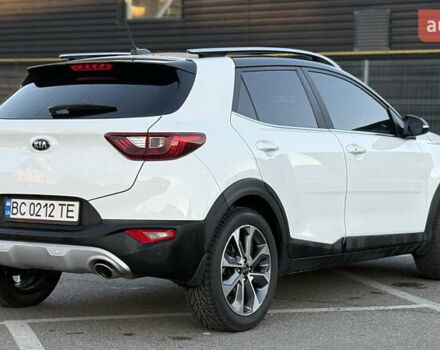 Білий Кіа Stonic, об'ємом двигуна 1.4 л та пробігом 68 тис. км за 15999 $, фото 4 на Automoto.ua