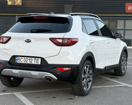 Білий Кіа Stonic, об'ємом двигуна 1.4 л та пробігом 68 тис. км за 15999 $, фото 5 на Automoto.ua