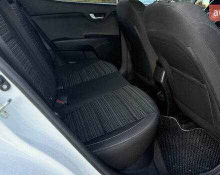 Білий Кіа Stonic, об'ємом двигуна 1.4 л та пробігом 68 тис. км за 15999 $, фото 7 на Automoto.ua