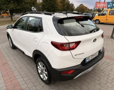 Білий Кіа Stonic, об'ємом двигуна 1.37 л та пробігом 87 тис. км за 16400 $, фото 5 на Automoto.ua