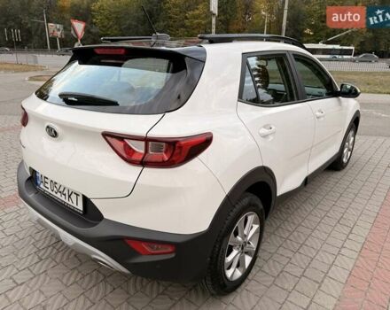 Білий Кіа Stonic, об'ємом двигуна 1.37 л та пробігом 87 тис. км за 16400 $, фото 10 на Automoto.ua