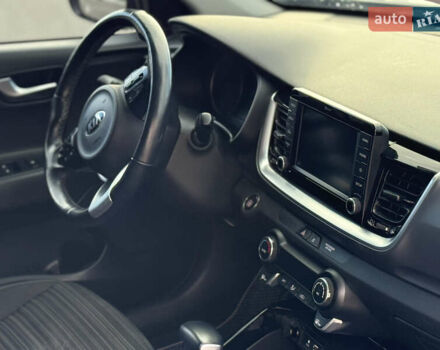 Білий Кіа Stonic, об'ємом двигуна 1.4 л та пробігом 68 тис. км за 15999 $, фото 41 на Automoto.ua