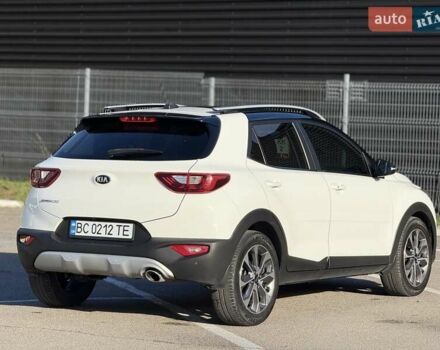 Білий Кіа Stonic, об'ємом двигуна 1.37 л та пробігом 68 тис. км за 17600 $, фото 26 на Automoto.ua