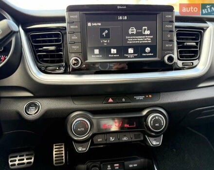 Білий Кіа Stonic, об'ємом двигуна 1.4 л та пробігом 68 тис. км за 15999 $, фото 34 на Automoto.ua