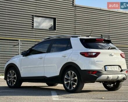 Білий Кіа Stonic, об'ємом двигуна 1.37 л та пробігом 68 тис. км за 17600 $, фото 24 на Automoto.ua