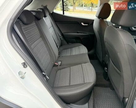 Білий Кіа Stonic, об'ємом двигуна 1.37 л та пробігом 87 тис. км за 16400 $, фото 22 на Automoto.ua