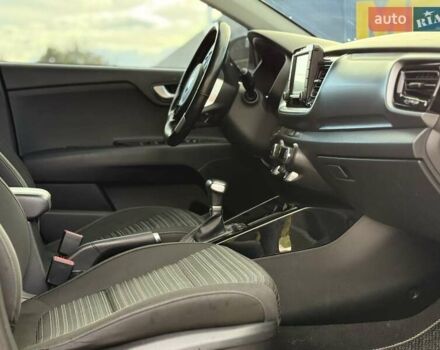 Білий Кіа Stonic, об'ємом двигуна 1.37 л та пробігом 68 тис. км за 17600 $, фото 43 на Automoto.ua