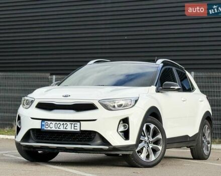 Білий Кіа Stonic, об'ємом двигуна 1.37 л та пробігом 68 тис. км за 17600 $, фото 1 на Automoto.ua