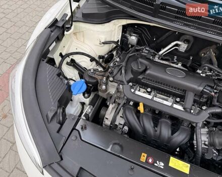 Білий Кіа Stonic, об'ємом двигуна 1.37 л та пробігом 87 тис. км за 16400 $, фото 38 на Automoto.ua