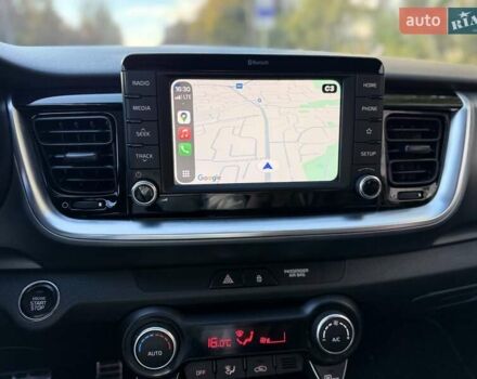 Білий Кіа Stonic, об'ємом двигуна 1.37 л та пробігом 68 тис. км за 17600 $, фото 3 на Automoto.ua