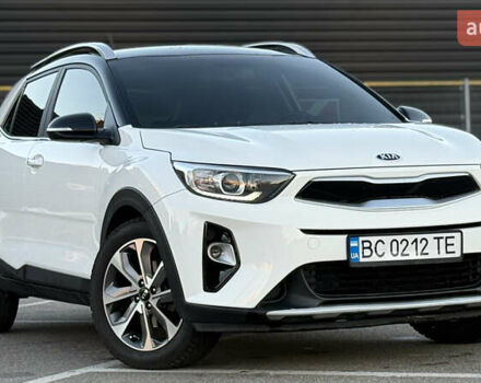 Білий Кіа Stonic, об'ємом двигуна 1.4 л та пробігом 68 тис. км за 15999 $, фото 2 на Automoto.ua