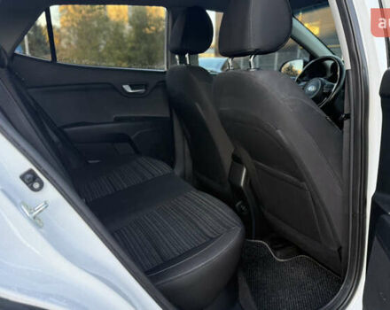 Білий Кіа Stonic, об'ємом двигуна 1.4 л та пробігом 68 тис. км за 15999 $, фото 8 на Automoto.ua