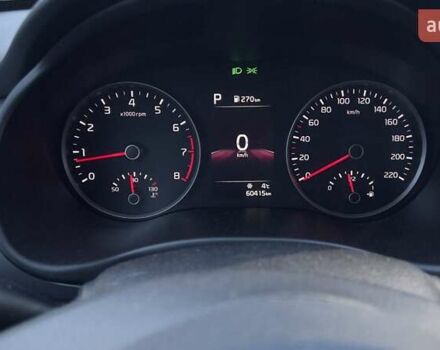 Белый Киа Stonic, объемом двигателя 1.37 л и пробегом 60 тыс. км за 17000 $, фото 2 на Automoto.ua