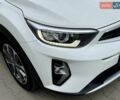 Белый Киа Stonic, объемом двигателя 1.37 л и пробегом 53 тыс. км за 18400 $, фото 20 на Automoto.ua