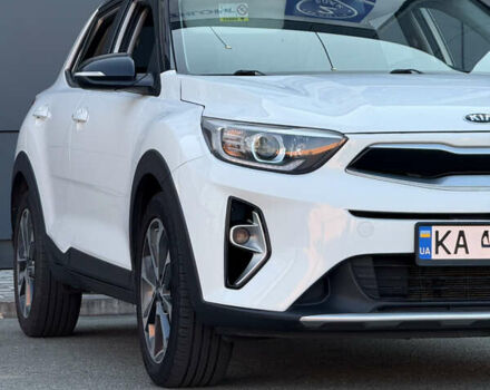 Белый Киа Stonic, объемом двигателя 1.37 л и пробегом 64 тыс. км за 17700 $, фото 4 на Automoto.ua