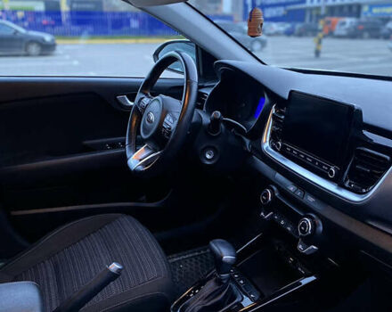 Белый Киа Stonic, объемом двигателя 1.37 л и пробегом 26 тыс. км за 17300 $, фото 1 на Automoto.ua