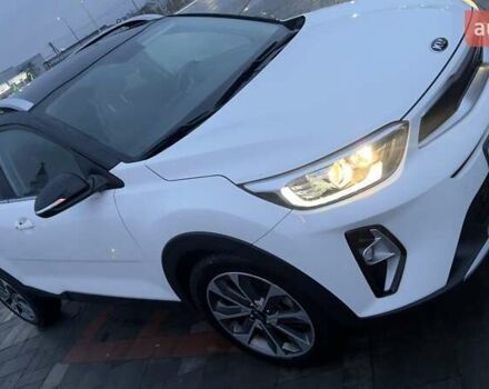 Белый Киа Stonic, объемом двигателя 1.37 л и пробегом 60 тыс. км за 17000 $, фото 7 на Automoto.ua
