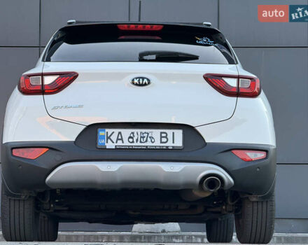 Белый Киа Stonic, объемом двигателя 1.37 л и пробегом 64 тыс. км за 17700 $, фото 6 на Automoto.ua
