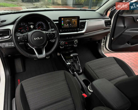 Белый Киа Stonic, объемом двигателя 1.4 л и пробегом 24 тыс. км за 17500 $, фото 30 на Automoto.ua