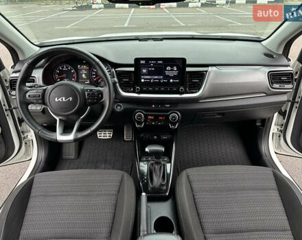 Белый Киа Stonic, объемом двигателя 1.4 л и пробегом 54 тыс. км за 17800 $, фото 12 на Automoto.ua