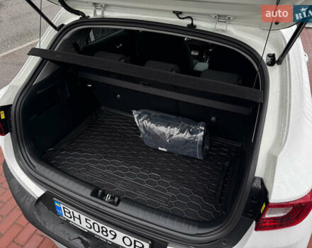 Белый Киа Stonic, объемом двигателя 1.4 л и пробегом 24 тыс. км за 17500 $, фото 65 на Automoto.ua