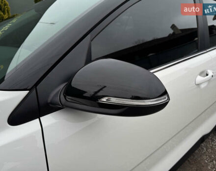 Белый Киа Stonic, объемом двигателя 1.4 л и пробегом 24 тыс. км за 17500 $, фото 16 на Automoto.ua