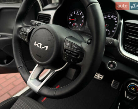 Белый Киа Stonic, объемом двигателя 1.4 л и пробегом 24 тыс. км за 17500 $, фото 41 на Automoto.ua