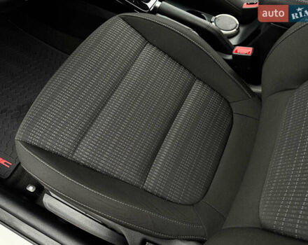 Белый Киа Stonic, объемом двигателя 1.4 л и пробегом 24 тыс. км за 17500 $, фото 50 на Automoto.ua