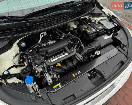 Белый Киа Stonic, объемом двигателя 1.4 л и пробегом 24 тыс. км за 17500 $, фото 71 на Automoto.ua