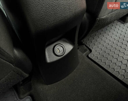 Белый Киа Stonic, объемом двигателя 1.4 л и пробегом 24 тыс. км за 17500 $, фото 62 на Automoto.ua