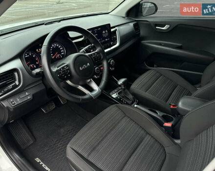 Белый Киа Stonic, объемом двигателя 1.4 л и пробегом 54 тыс. км за 17800 $, фото 8 на Automoto.ua