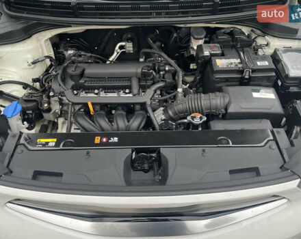 Белый Киа Stonic, объемом двигателя 1.4 л и пробегом 54 тыс. км за 17800 $, фото 19 на Automoto.ua