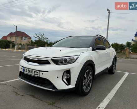 Белый Киа Stonic, объемом двигателя 1.37 л и пробегом 48 тыс. км за 14900 $, фото 6 на Automoto.ua