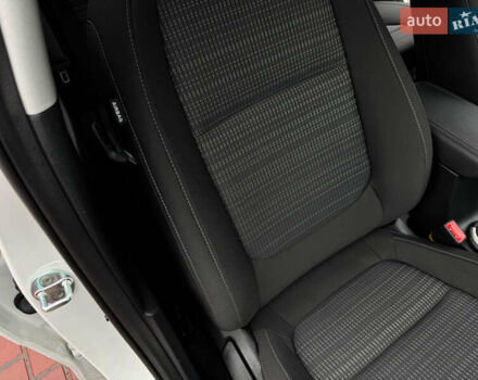 Белый Киа Stonic, объемом двигателя 1.4 л и пробегом 24 тыс. км за 17500 $, фото 56 на Automoto.ua