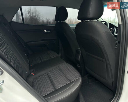 Белый Киа Stonic, объемом двигателя 1.4 л и пробегом 54 тыс. км за 17800 $, фото 14 на Automoto.ua