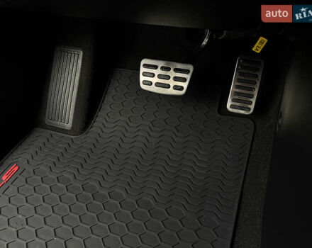 Белый Киа Stonic, объемом двигателя 1.4 л и пробегом 24 тыс. км за 17500 $, фото 48 на Automoto.ua