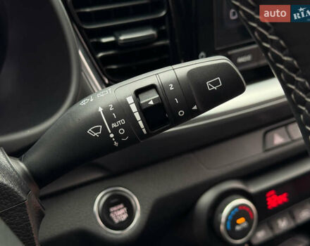 Белый Киа Stonic, объемом двигателя 1.4 л и пробегом 24 тыс. км за 17500 $, фото 45 на Automoto.ua